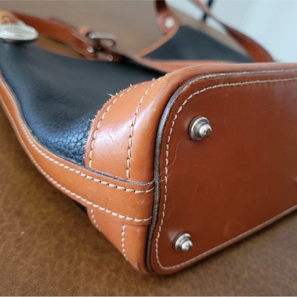 dooney and Bourke bag - Picture 6 of 8